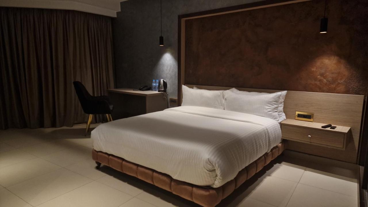 Melissa Hotel Oran Bagian luar foto