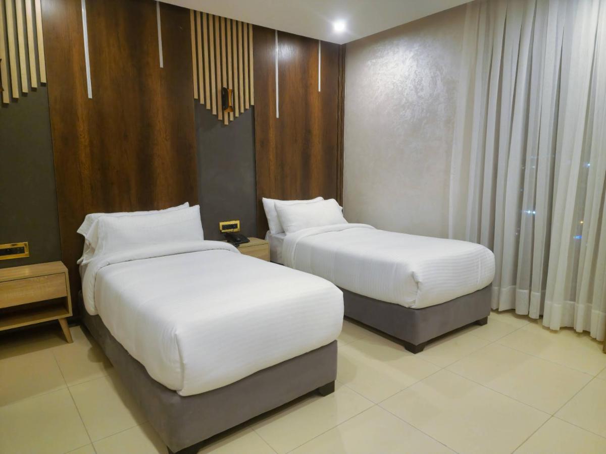 Melissa Hotel Oran Bagian luar foto
