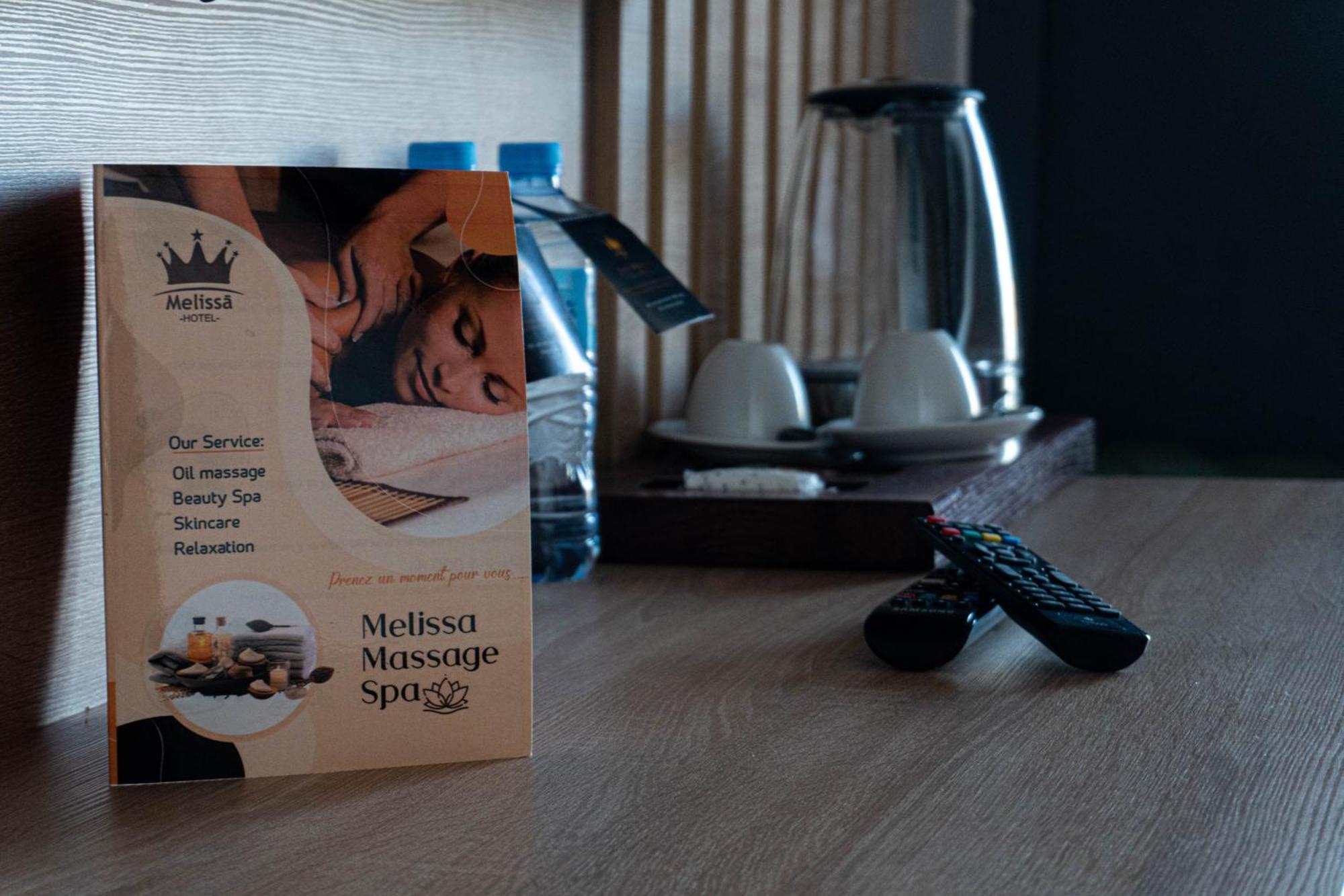 Melissa Hotel Oran Bagian luar foto